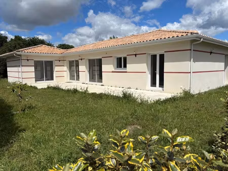 location maison 8 pièces 217 m² à saint-andré-de-cubzac (33240)  2 070 €