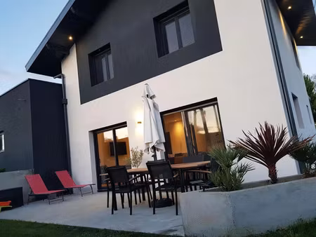 location meublée maison 4 pièces 83.35 m² à saint-felix (74540)  1 790 €