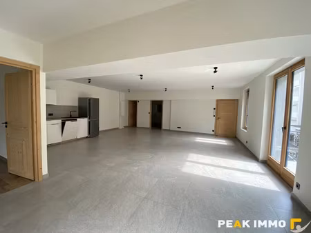 location appartement 4 pièces 85.6 m² à sallanches (74700)  1 290 €
