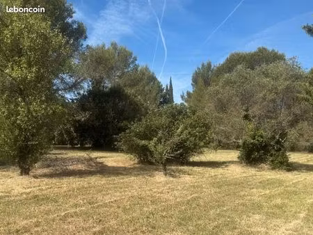 terrain 1 500 m² le val