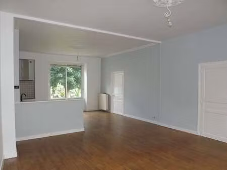 location appartement 2 pièces à saint-jean-d'angély (17400) : à louer 2 pièces / 78m² sain