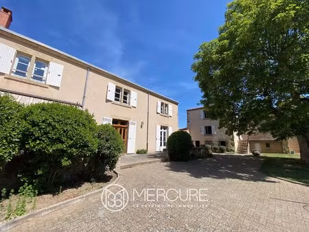 propriété de caractère avec maison d'amis  grange et terrain arboré de 2 166 m²