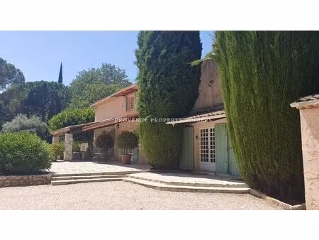 domaine privé en provence  ancien moulin du xviiie siècle