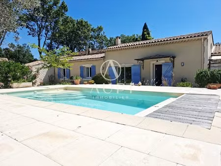 charmante maison de plain-pied avec jardin et piscine proche maussane-les-alpilles et...