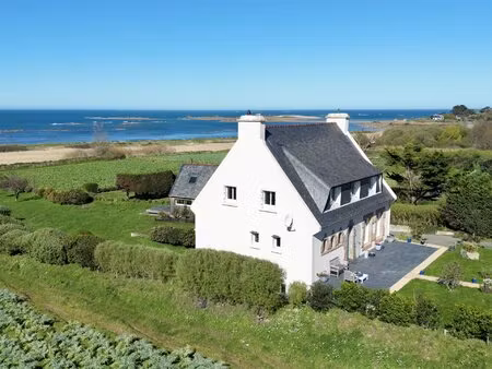 maison de bord de mer première ligne avec dépendance — côte de granit rose