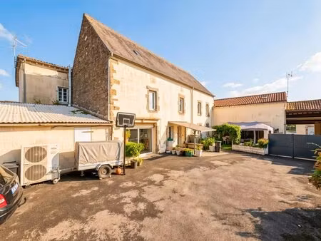 maison de 6 pièces de 178 m² à saint-pierre-du-chemin