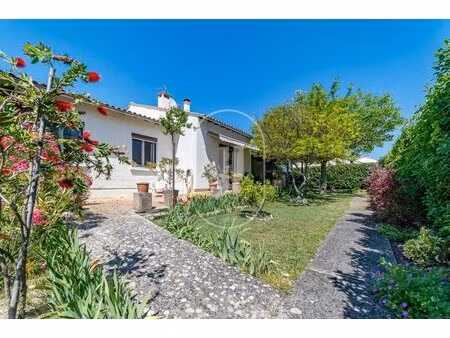 charmante maison de plain pied rénovée avec jardin à vendre à uzès