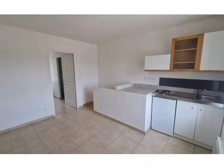 location appartement  m² t-2 à bernay-vilbert  585 €