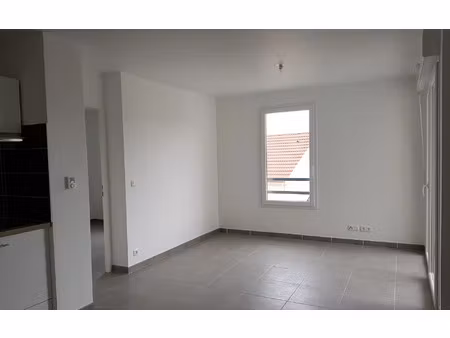 location appartement  42.05 m² t-2 à brie-comte-robert  775 €
