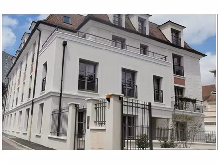 location appartement  m² t-1 à fontainebleau  680 €