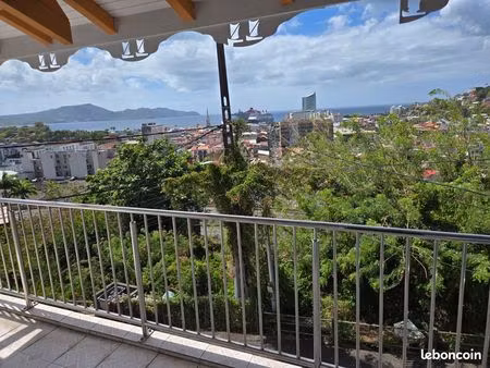 appartement f5 meublé  vue mer (clim  4 ch) à fort-de-france