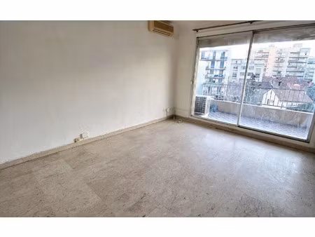 location appartement  m² t-1 à marseille 5  594 €