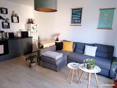 t2 centre ville  balcon et parking