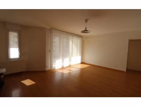 location appartement  59 m² t-2 à reims  750 €