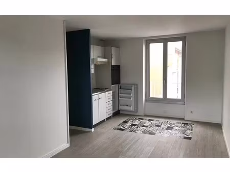 location appartement  m² t-2 à saint-marcellin  445 €