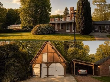 grande maison traditionnelle normande (brique) en lisière de forêt