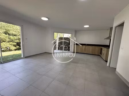 location locaux professionnels 4 pièces 84.42 m² à bergerac (24100)  1 400 €