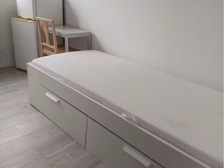 chambre 9 m² refaite à neuf – idéale étudiant – avec douche  frigo et ascenseur