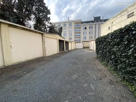 parking/box 15 m² saumur