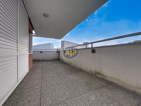 t4 rénové avec grande terrasse proche tram ravezie
