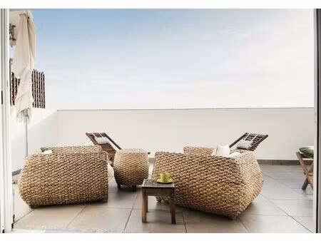 f4 lumineux au dernier etage avec balcon à 7 minutes à pieds du m14 orly