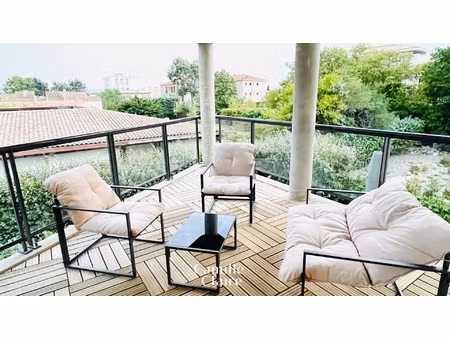 appartement t3 avec terrasse de 20 m2  centre ville à pied (