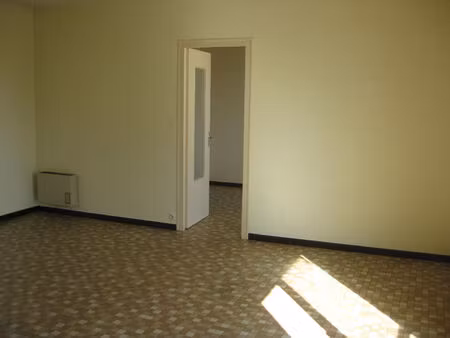 location appartement 4 pièces  93.00m²  beauvoir