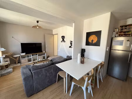 location appartement 3 pièces  66.00m²  château