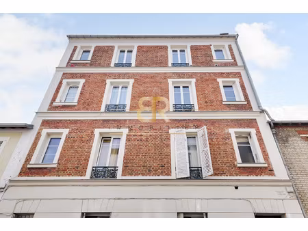 t3 rénové de 42 m2 calme belle hauteur sous plafond pr