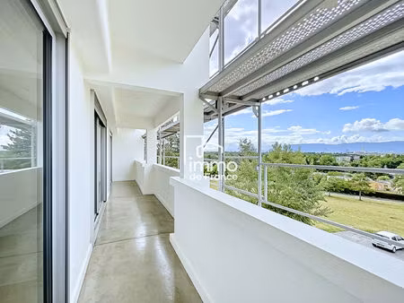 t2 bis de 51m² avec balcon + garage st genis centre