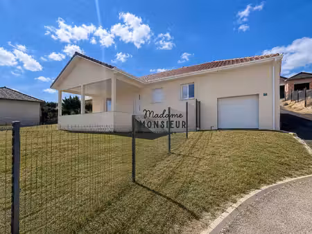 maison contemporaine de plain-pied avec prestations haut de