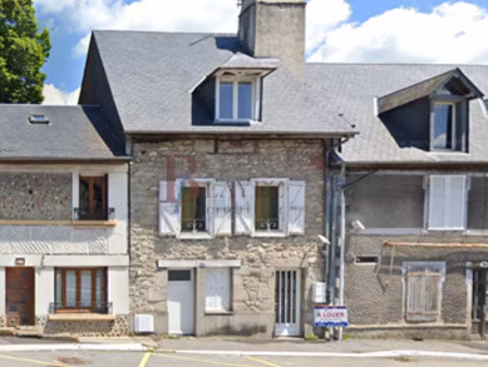 bel immeuble en pierre