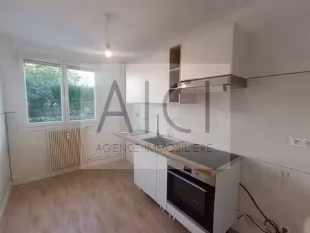 f4 refait a neuf - 46 d rue jean wyrsch 25000 besancon - rdc - lot 164 - fiche 1367■entrée