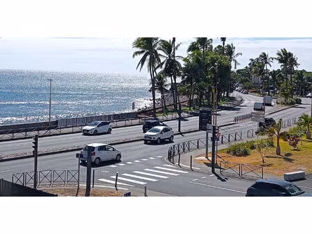 à louer - superbe t3 meublé avec vaste terrasse et vue mer - quartier du barachois