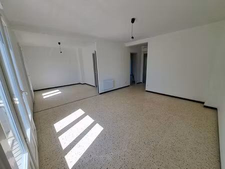 appartement villeneuve les avignon 2 pièce(s) 56.77 m2 - climatisation - balcon