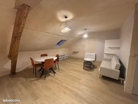 t3 meublé rénové avec clim – 70 m² au sol