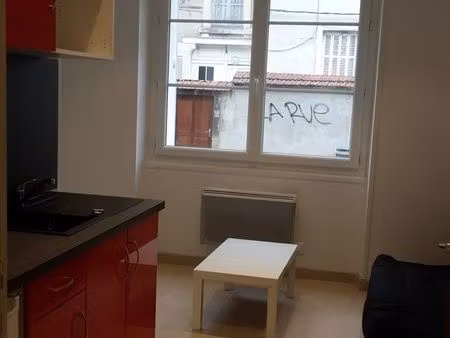 studio lumineux entièrement meublé et équipé à louer