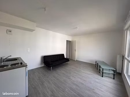 studio 1 pièce 28 m²