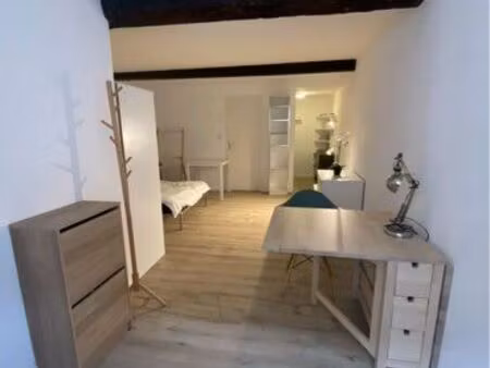 location studio meublé