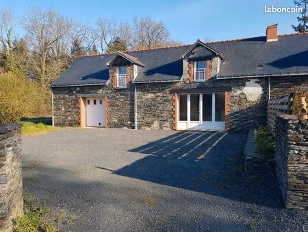 maison à louer t2 sur treffieux 44170.jardin parking  garage. 2chambres à l'étage + un déb
