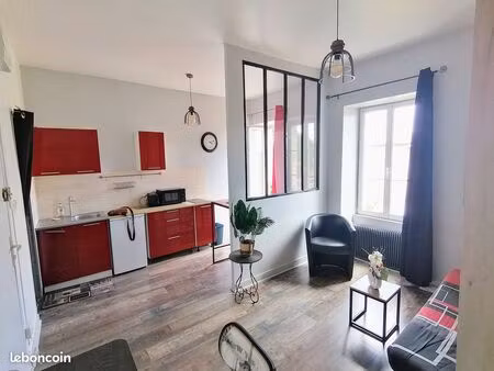 beau studio ttc au calme face uco