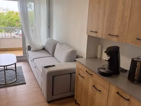 loue studio cabine refait à neuf 7 couchage climatiser
