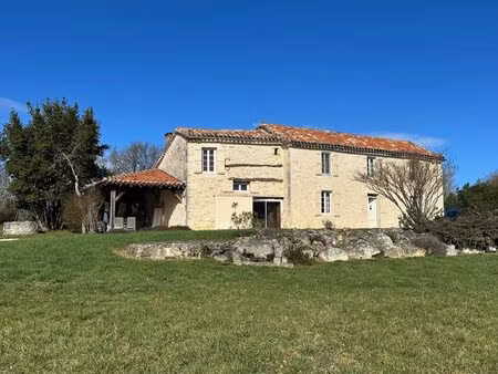 maison de campagne en pierre sur plus d'un hectare