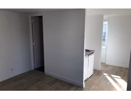 location appartement  19.02 m² t-1 à châtillon  690 €