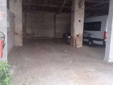 emplacement pour camping car sous hangar