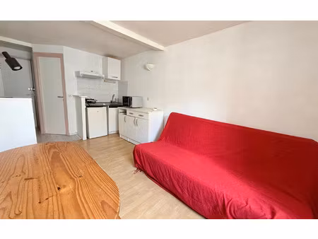 location appartement  m² t-1 à aire-sur-l'adour  271 €