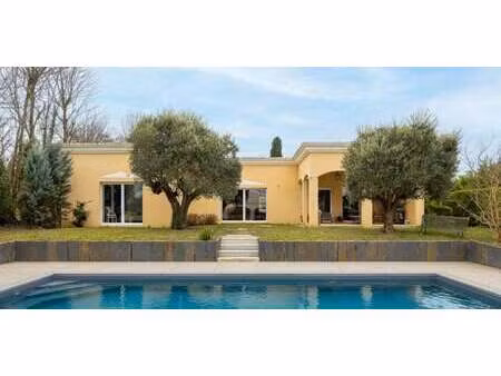 villa avec piscine et terrasse azieu - genas (69)
