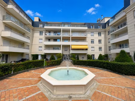 appartement de 1 pièce principale avec terrasse