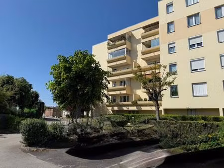 appartement dijon t2 environ 35m2  1 pièce à vivre de 23m2 rez de jardin très calme et agr