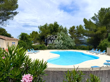 a louer - appartement de type 2  terrasse  parking  piscine